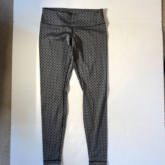 lululemon athletica Pants - Like NEW Lululemon crop pants tights black white 8